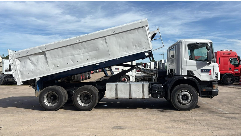 Scania 94 - 260 (BOITE MANUELLE / LAMES / STEEL SUSP. / 6X4 / MANUAL GEARBOX) - Camión volquete: foto 3 Scania 94 - 260 (BOITE MANUELLE / LAMES / STEEL SUSP. / 6X4 / MANUAL GEARBOX) - Camión volquete: foto 3