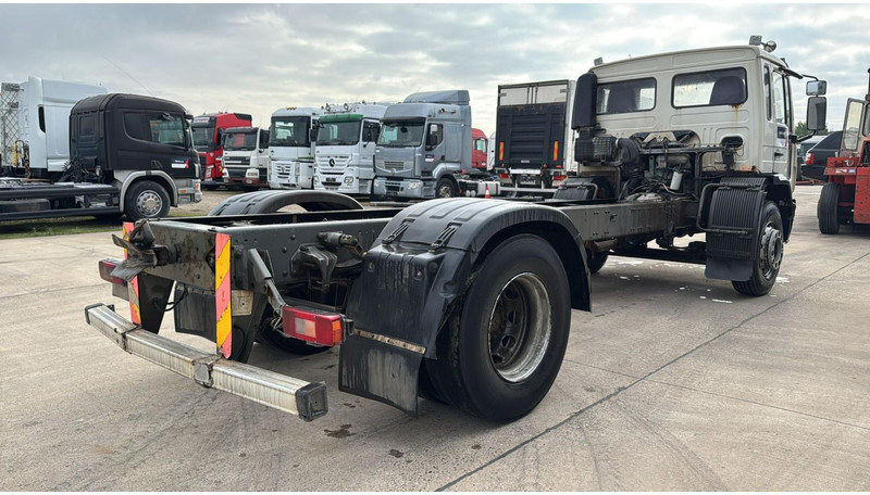 Volvo FL 220 (FULL STEEL SUSP. / 10 BOLTS / 18 TONS / VERY CLEAN CHASSIS !!! / CHASSIS 5.50M LENGHT) - Camión chasis: foto 4 Volvo FL 220 (FULL STEEL SUSP. / 10 BOLTS / 18 TONS / VERY CLEAN CHASSIS !!! / CHASSIS 5.50M LENGHT) - Camión chasis: foto 4