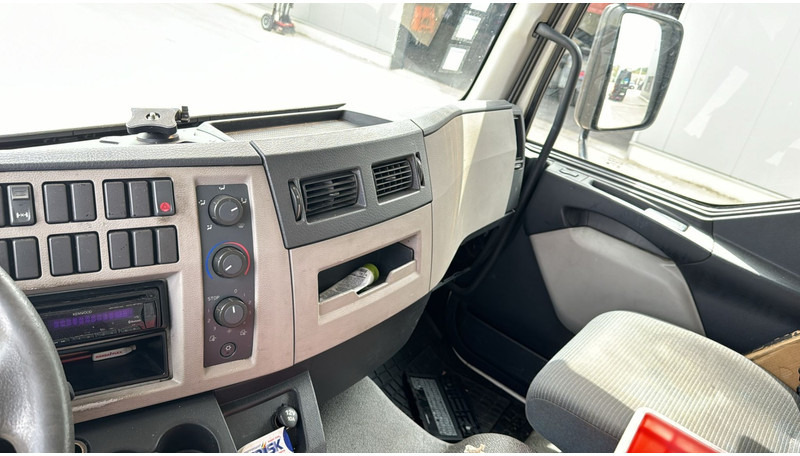 Camión caja cerrada Volvo FL 260 (LIFT 2000 KG / PERFECT BELGIAN TRUCK / 18 TON / EURO 5): foto 19
