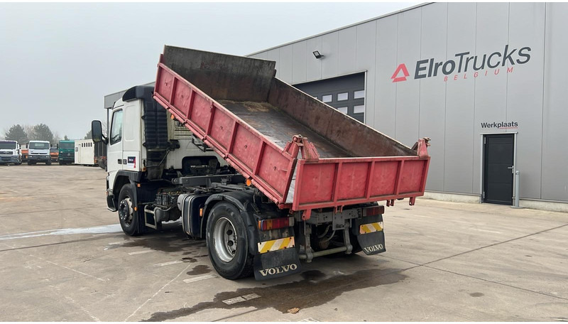 Volvo FM 10 - 320 (POMPE MANUELLE / MANUAL PUMP / MANUAL GEARBOX / BOITE MANUELLE) - Camión volquete: foto 4 Volvo FM 10 - 320 (POMPE MANUELLE / MANUAL PUMP / MANUAL GEARBOX / BOITE MANUELLE) - Camión volquete: foto 4