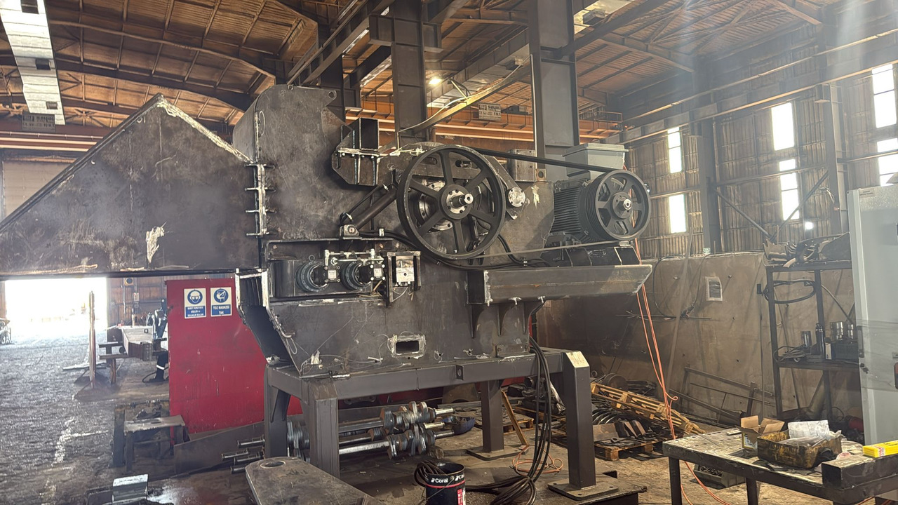 GALEN Wood Chipper from STOCK - Trituradora de madera: foto 1 GALEN Wood Chipper from STOCK - Trituradora de madera: foto 1