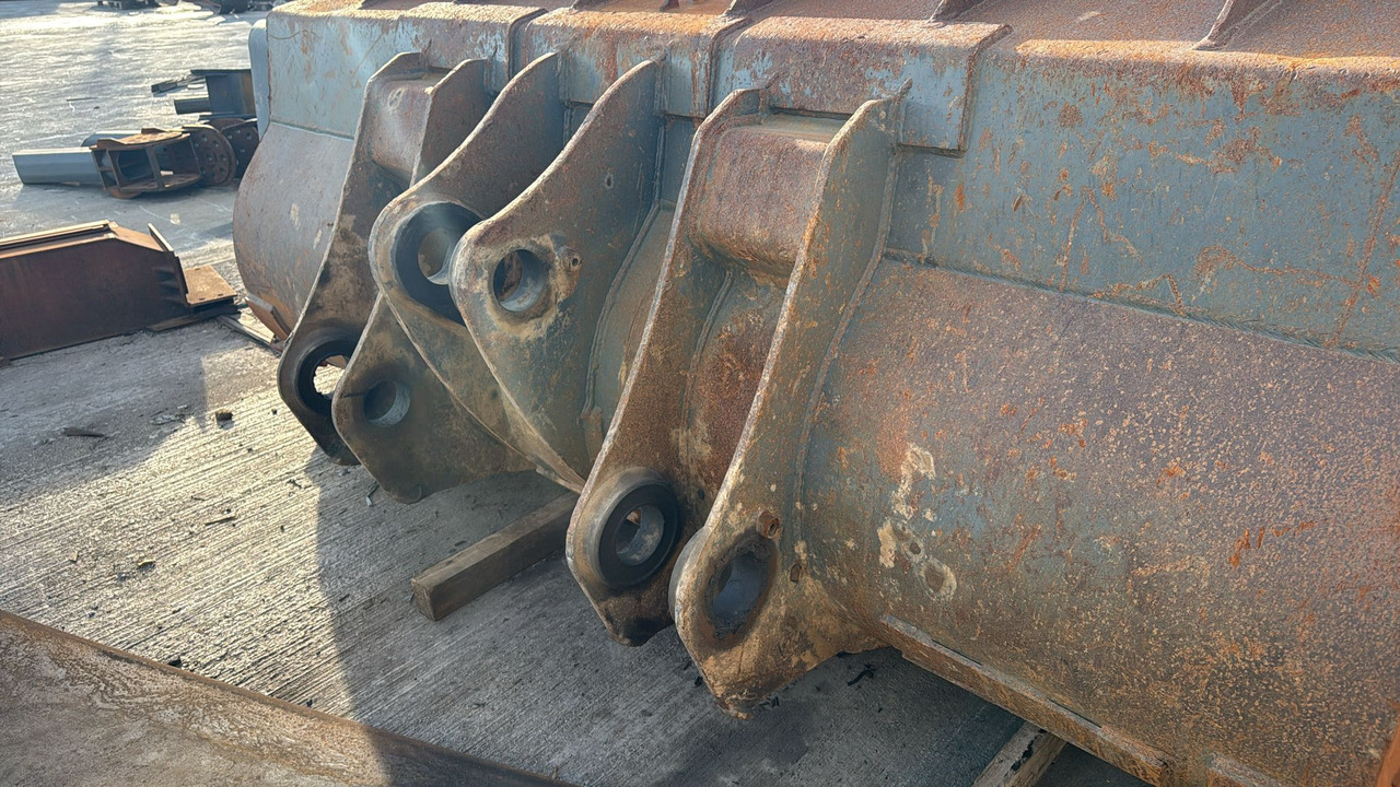 KOMATSU WA470 Second Hand Bucket - Cazo cargador para Cazo cargador: foto 3 KOMATSU WA470 Second Hand Bucket - Cazo cargador para Cazo cargador: foto 3