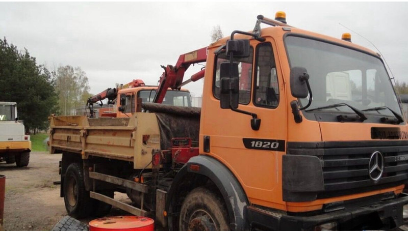 Mercedes-Benz 1820 - Camión volquete, Camión grúa: foto 1 Mercedes-Benz 1820 - Camión volquete, Camión grúa: foto 1