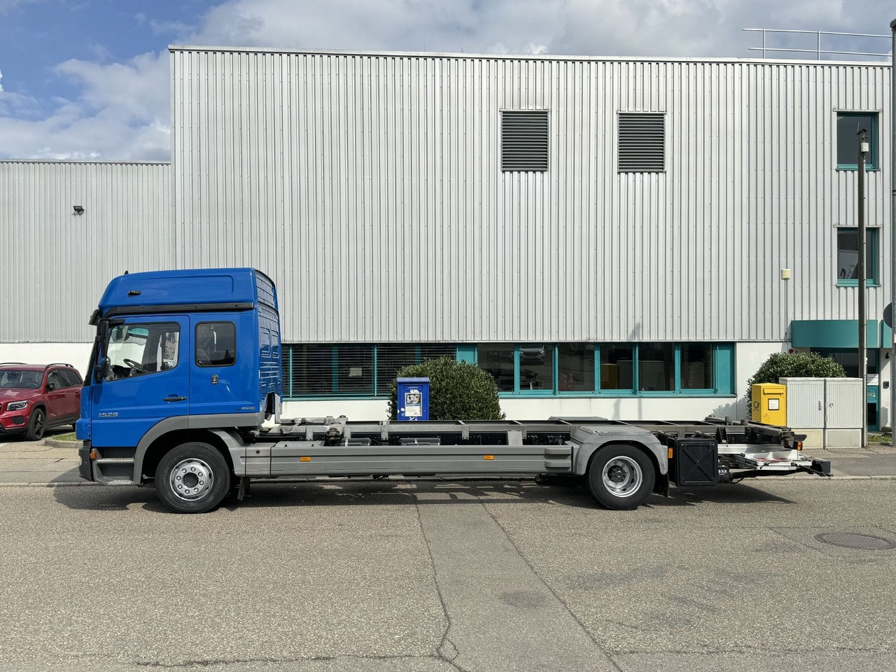 Mercedes-Benz Atego 1529 LL BDF 6-Sitze Umzug u-LBW Gr-Haus - Camión portacontenedore/ Intercambiable: foto 5 Mercedes-Benz Atego 1529 LL BDF 6-Sitze Umzug u-LBW Gr-Haus - Camión portacontenedore/ Intercambiable: foto 5