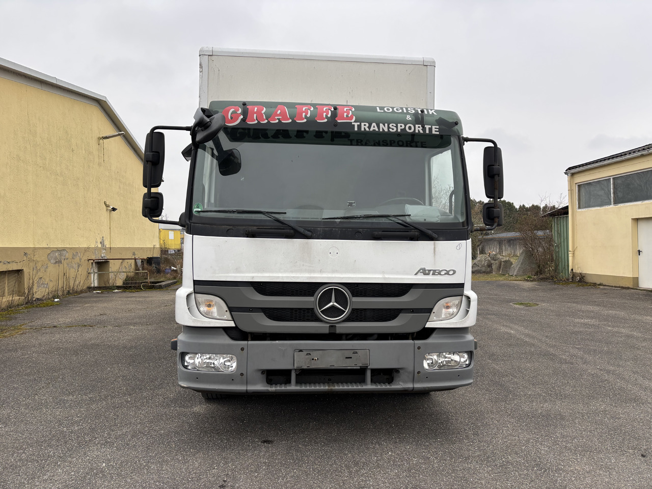 Mercedes-Benz Atego 1229L - Camión caja cerrada: foto 2 Mercedes-Benz Atego 1229L - Camión caja cerrada: foto 2