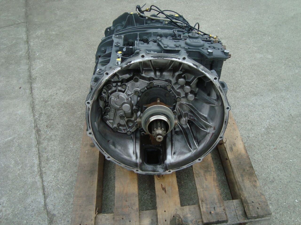 DAF 12S2330TD DAF XF 106 105 - Caja de cambios para Camión: foto 2 DAF 12S2330TD DAF XF 106 105 - Caja de cambios para Camión: foto 2