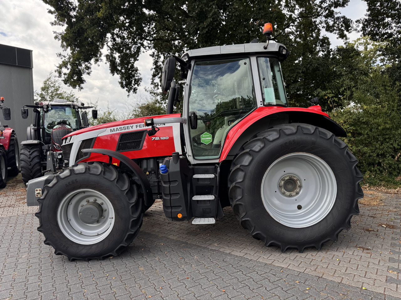 Massey Ferguson 7s.180 Dyna6 Efficient - Tractor: foto 2 Massey Ferguson 7s.180 Dyna6 Efficient - Tractor: foto 2