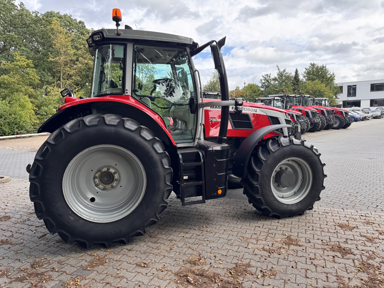 Massey Ferguson 7s.180 Dyna6 Efficient - Tractor: foto 4 Massey Ferguson 7s.180 Dyna6 Efficient - Tractor: foto 4
