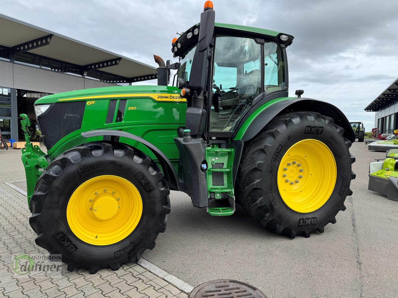 John Deere 6R 250 - Tractor: foto 5 John Deere 6R 250 - Tractor: foto 5