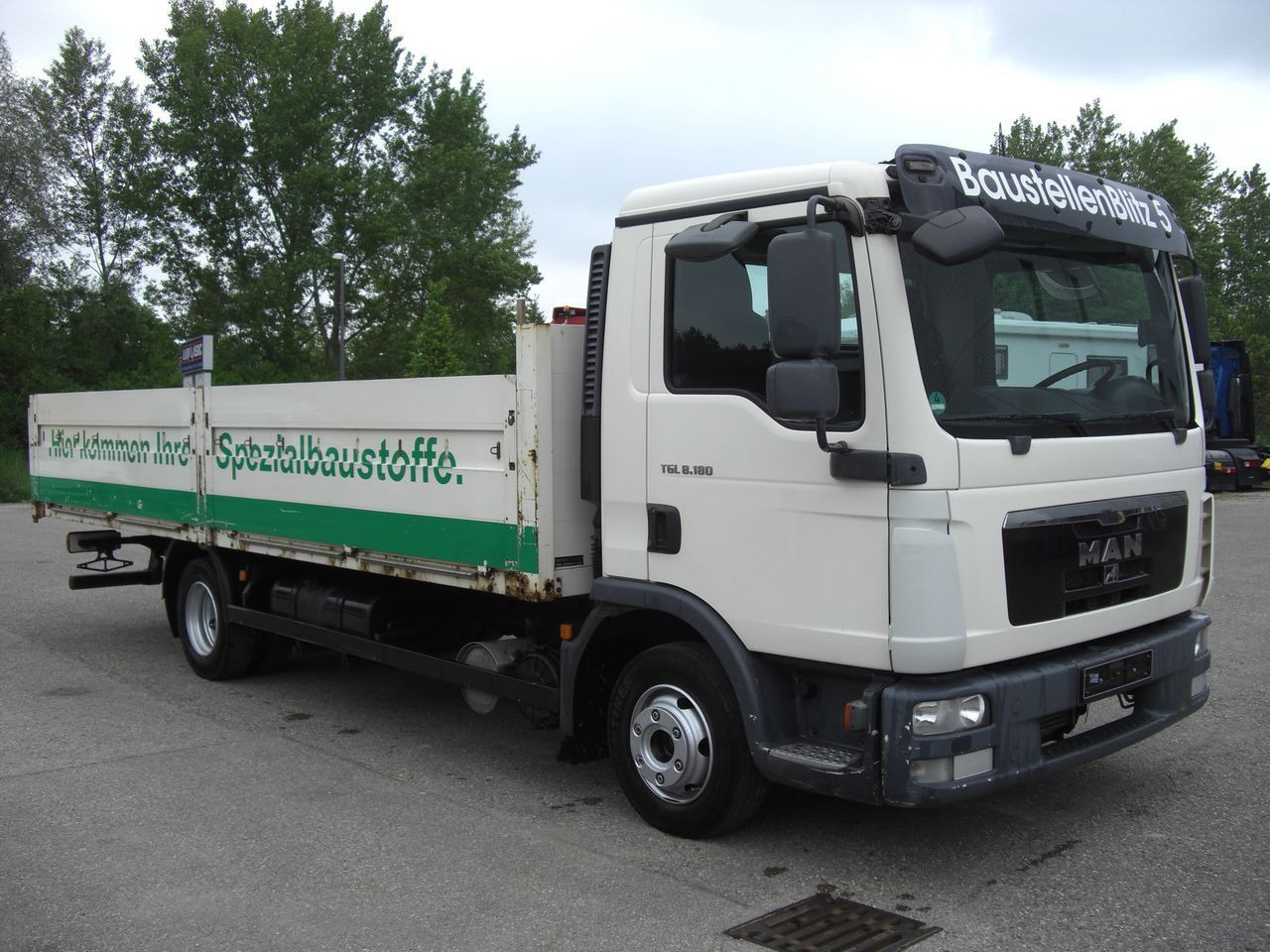 MAN 8180L Baustoffpritsche MAN 8180L Baustoffpritsche - Furgoneta caja abierta: foto 1 MAN 8180L Baustoffpritsche MAN 8180L Baustoffpritsche - Furgoneta caja abierta: foto 1