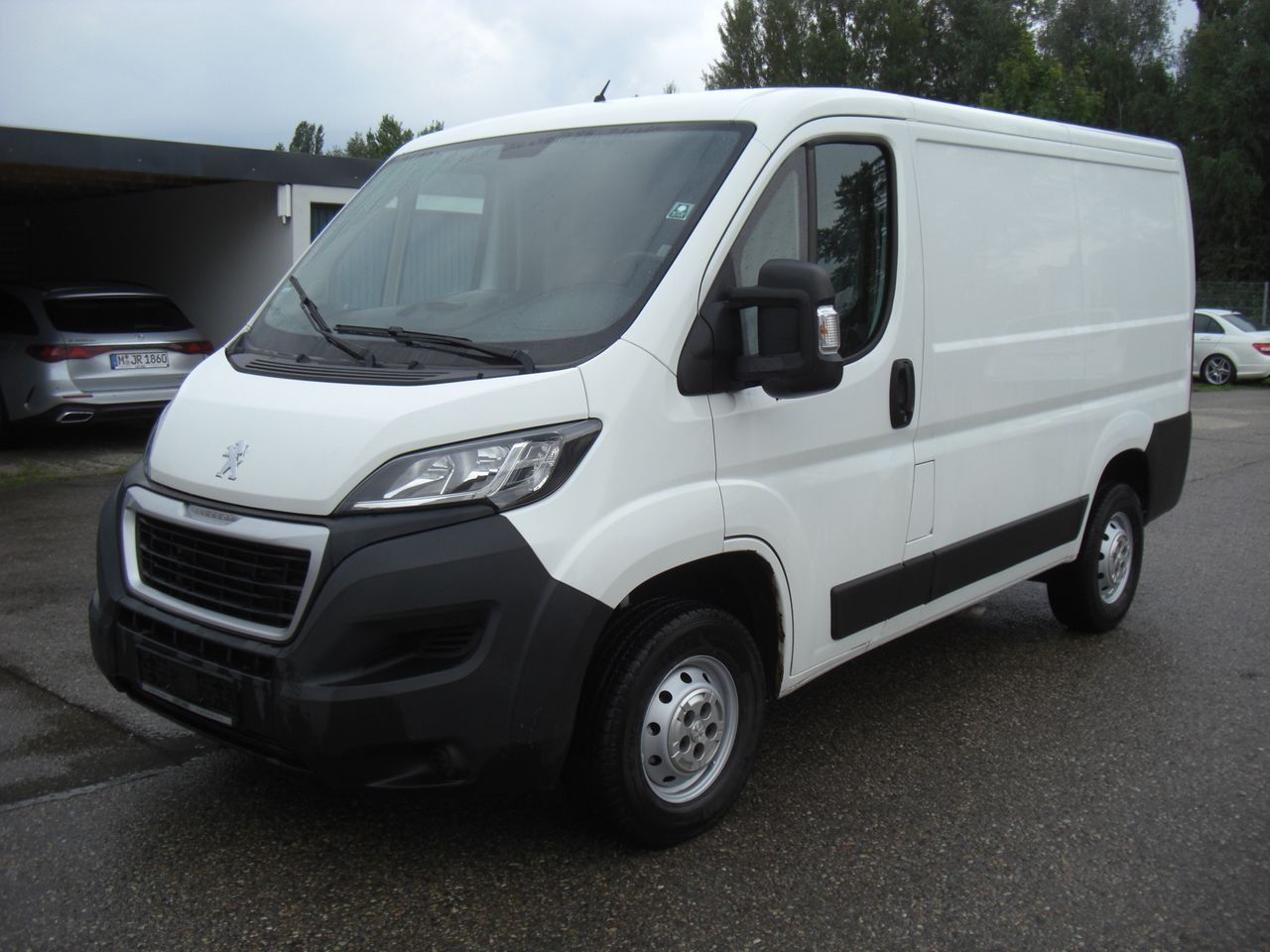 Peugeot BOXER 2,0 KURZ/NIEDRIG - Furgoneta pequeña: foto 1 Peugeot BOXER 2,0 KURZ/NIEDRIG - Furgoneta pequeña: foto 1