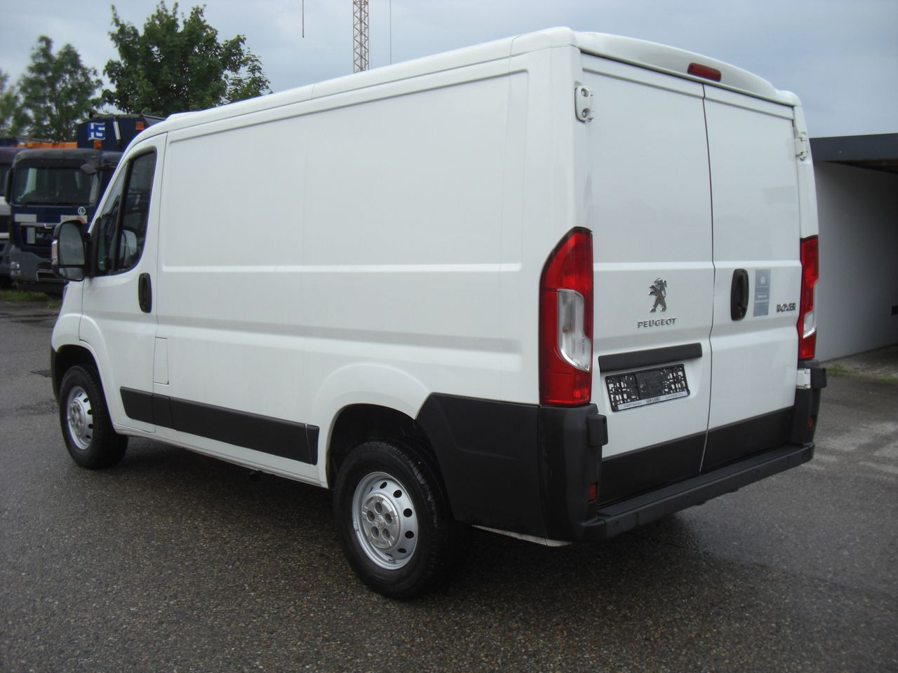 Peugeot BOXER 2,0 KURZ/NIEDRIG - Furgoneta pequeña: foto 4 Peugeot BOXER 2,0 KURZ/NIEDRIG - Furgoneta pequeña: foto 4