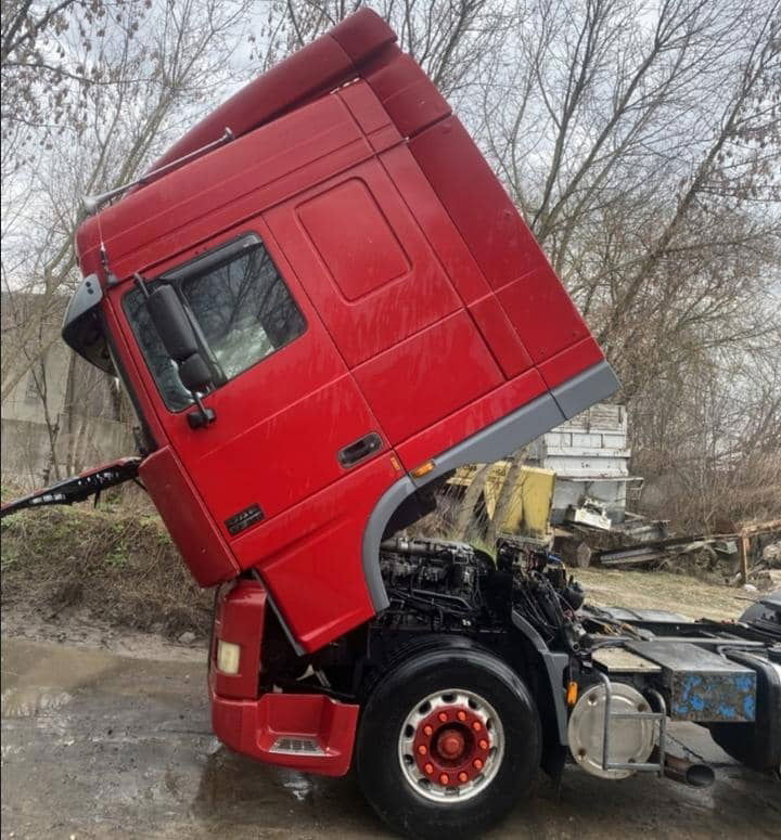 DAF XF 95.430 Tractor head 4x2 - Cabeza tractora: foto 2 DAF XF 95.430 Tractor head 4x2 - Cabeza tractora: foto 2