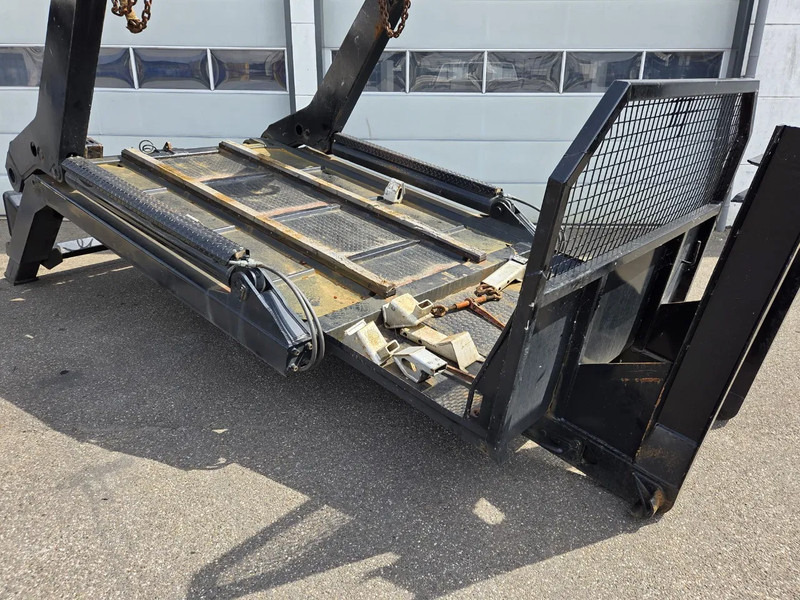 Diversen 14 ton Portaal systeem. haakarm en kabel systeem - Camión con equipo de cable: foto 3 Diversen 14 ton Portaal systeem. haakarm en kabel systeem - Camión con equipo de cable: foto 3