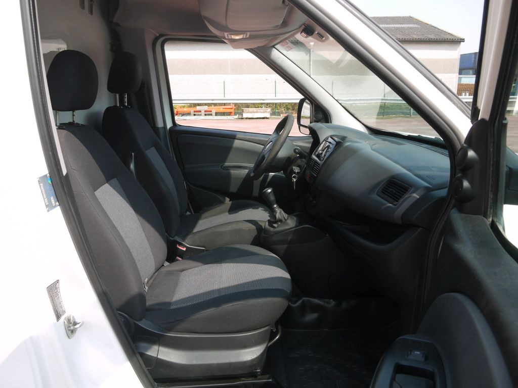 Fiat DOBLO 1.3 KUHLKOFFER RELEC FROD TR22 -20C - Furgoneta frigorifica: foto 4 Fiat DOBLO 1.3 KUHLKOFFER RELEC FROD TR22 -20C - Furgoneta frigorifica: foto 4