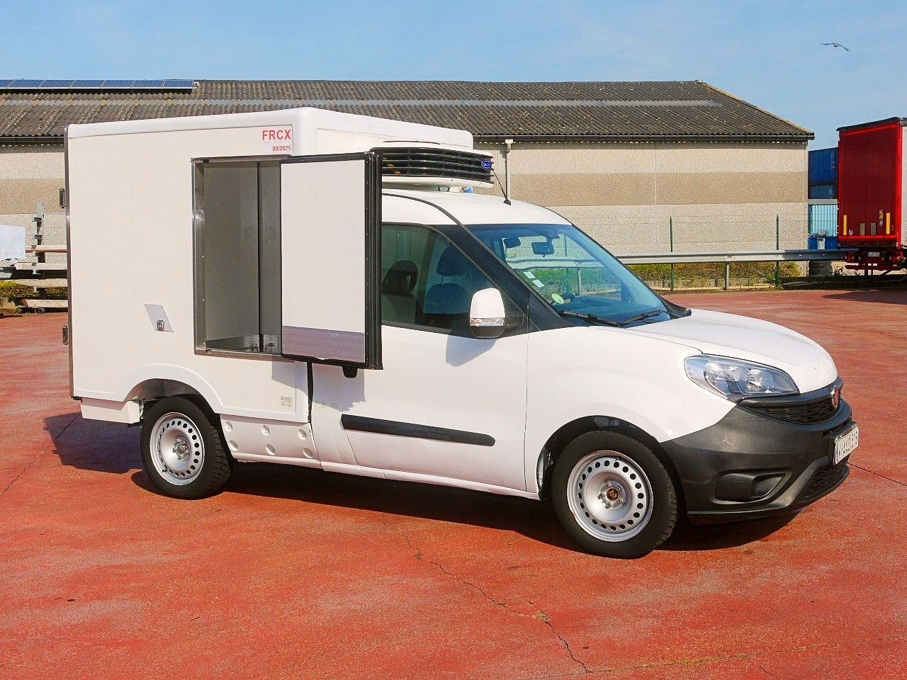 Fiat DOBLO 1.6 KUHLKOFFER CARRIER XARIOS -20c A/C - Furgoneta frigorifica: foto 3 Fiat DOBLO 1.6 KUHLKOFFER CARRIER XARIOS -20c A/C - Furgoneta frigorifica: foto 3