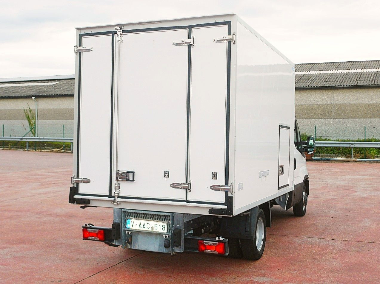 Iveco 35C13 DAILY KUHLKOFFER CARRIER XARIOS 600 - Furgoneta frigorifica: foto 5 Iveco 35C13 DAILY KUHLKOFFER CARRIER XARIOS 600 - Furgoneta frigorifica: foto 5