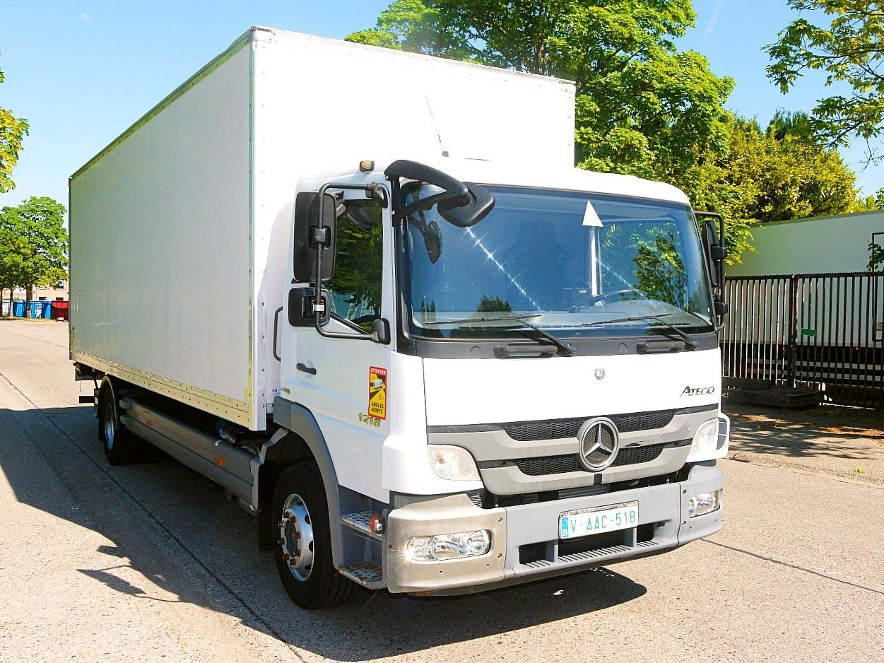 Mercedes-Benz 1318 ATEGO MEUBEL KOFFER LBW MANUAL LUFTFEDERNG - Camión caja cerrada: foto 4 Mercedes-Benz 1318 ATEGO MEUBEL KOFFER LBW MANUAL LUFTFEDERNG - Camión caja cerrada: foto 4
