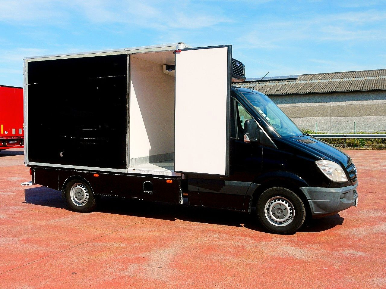 Mercedes-Benz 319 SPRINTER V6 KUHLKOFFER CARRIER PULSOR 600 MT - Furgoneta frigorifica: foto 3 Mercedes-Benz 319 SPRINTER V6 KUHLKOFFER CARRIER PULSOR 600 MT - Furgoneta frigorifica: foto 3