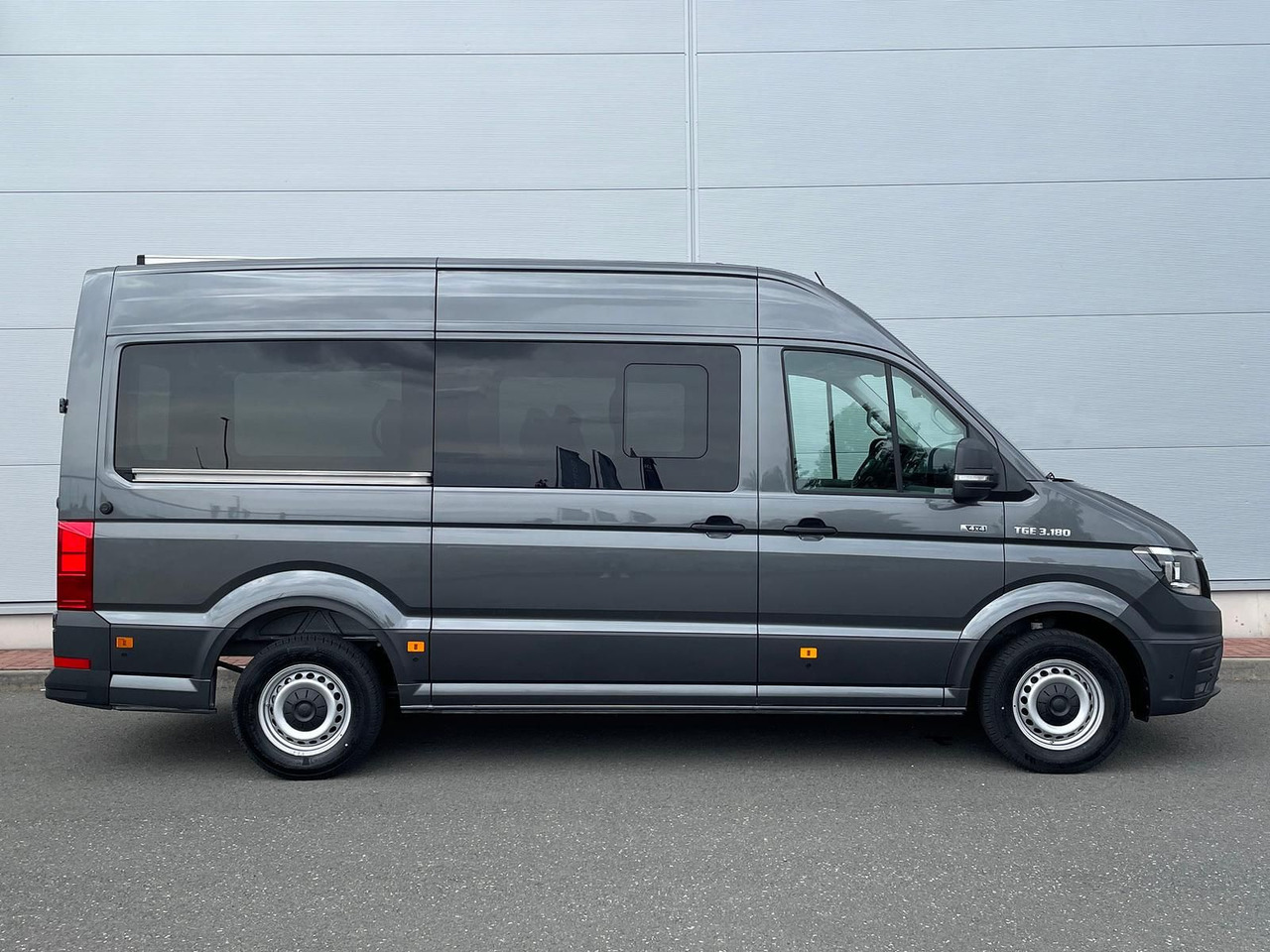MAN TGE 3.180 Kombi L3H2 4x4 TEMPOMAT KAMERA 8-SITZE - Coche: foto 5 MAN TGE 3.180 Kombi L3H2 4x4 TEMPOMAT KAMERA 8-SITZE - Coche: foto 5
