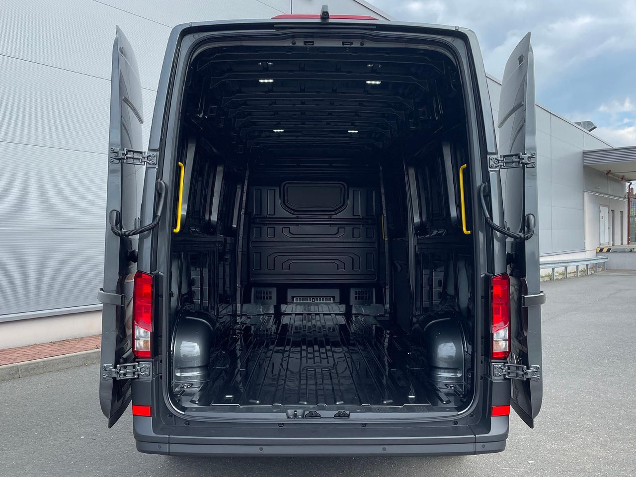 Furgón MAN TGE 3.180 L4H3 Kasten STANDHZ ACC LED SITZHZ: foto 36