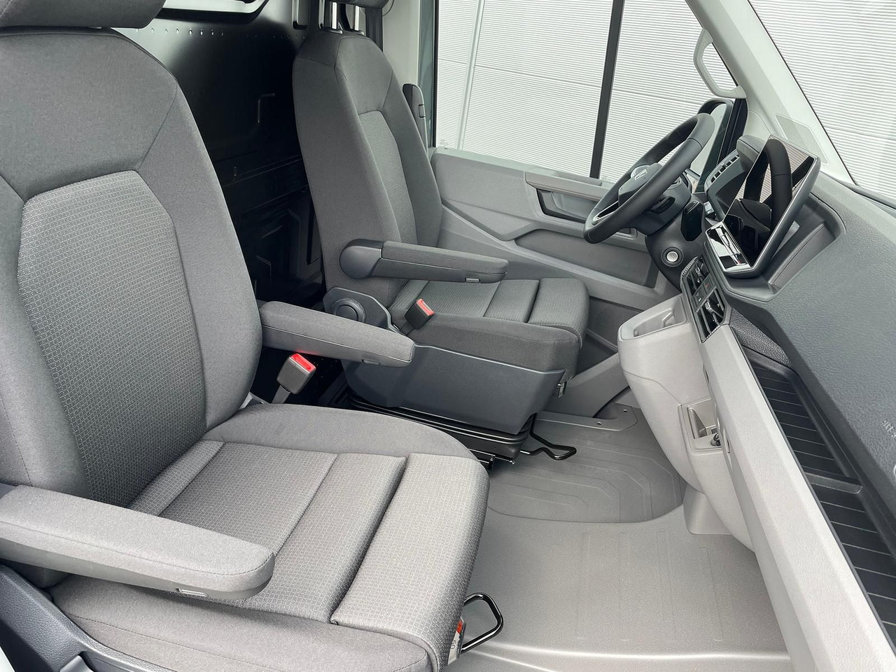 Furgón MAN TGE 3.180 L4H3 Kasten STANDHZ ACC LED SITZHZ: foto 27