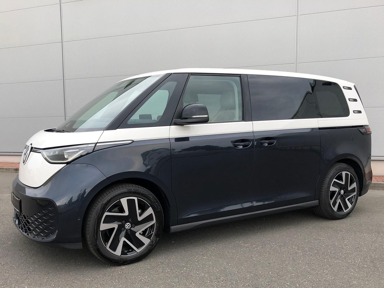 Furgoneta de pasajeros, Furgoneta eléctrica Volkswagen ID. Buzz 150 kW Pro AHK ACC MATRIX LED KEYLESS: foto 1