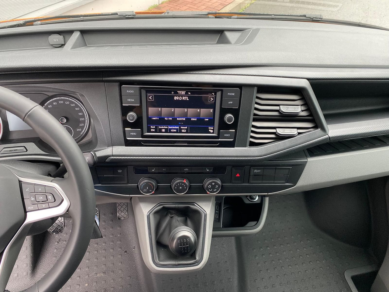 Coche Volkswagen T6.1 Transporter Kasten lang LED PDC KLIMA SITZH: foto 15