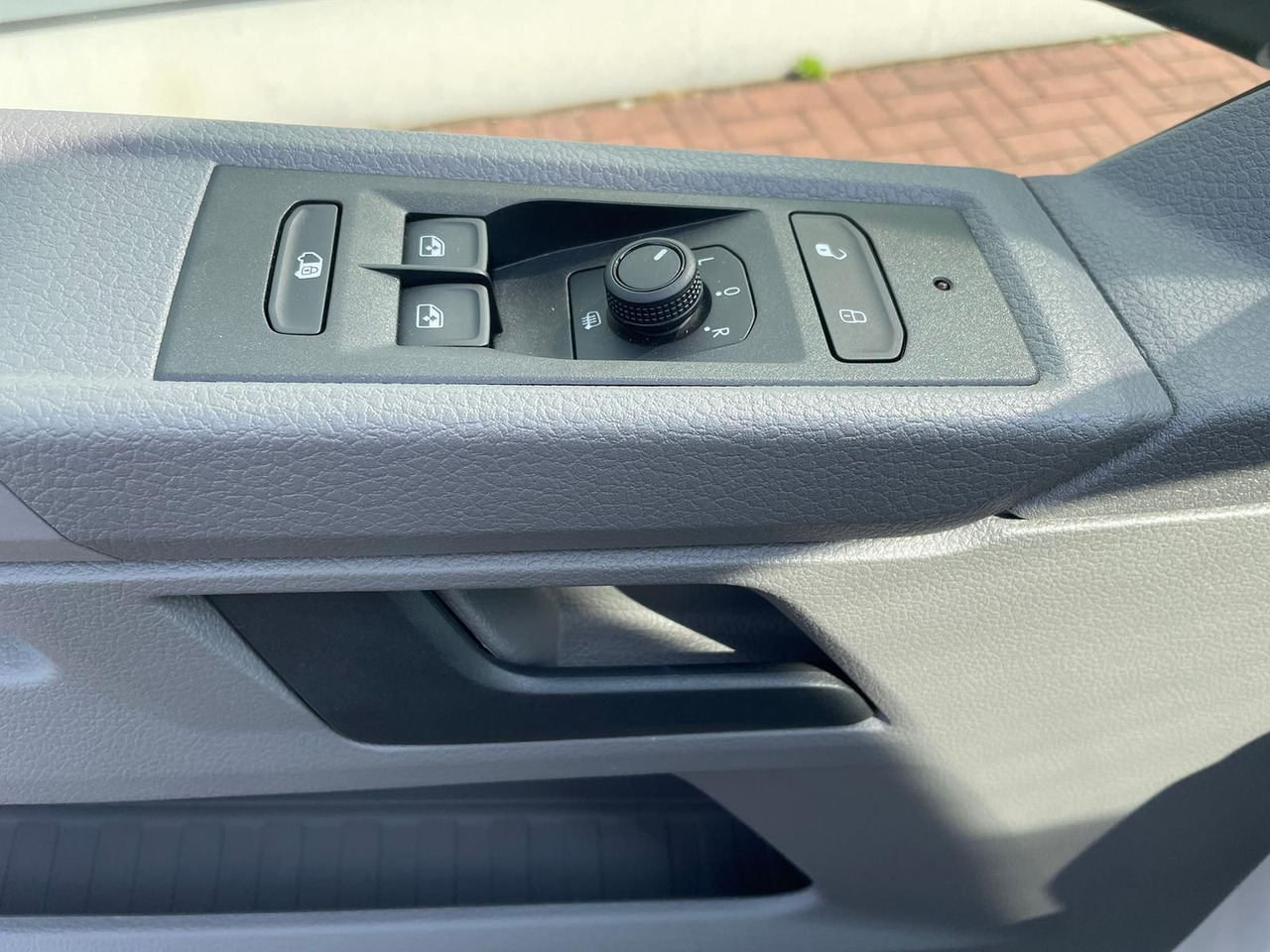 Furgón, Furgoneta combi Volkswagen T6.1 Transporter MIXTO LR 2.0 TDI KLIMA PDC: foto 33 Furgón, Furgoneta combi Volkswagen T6.1 Transporter MIXTO LR 2.0 TDI KLIMA PDC: foto 33