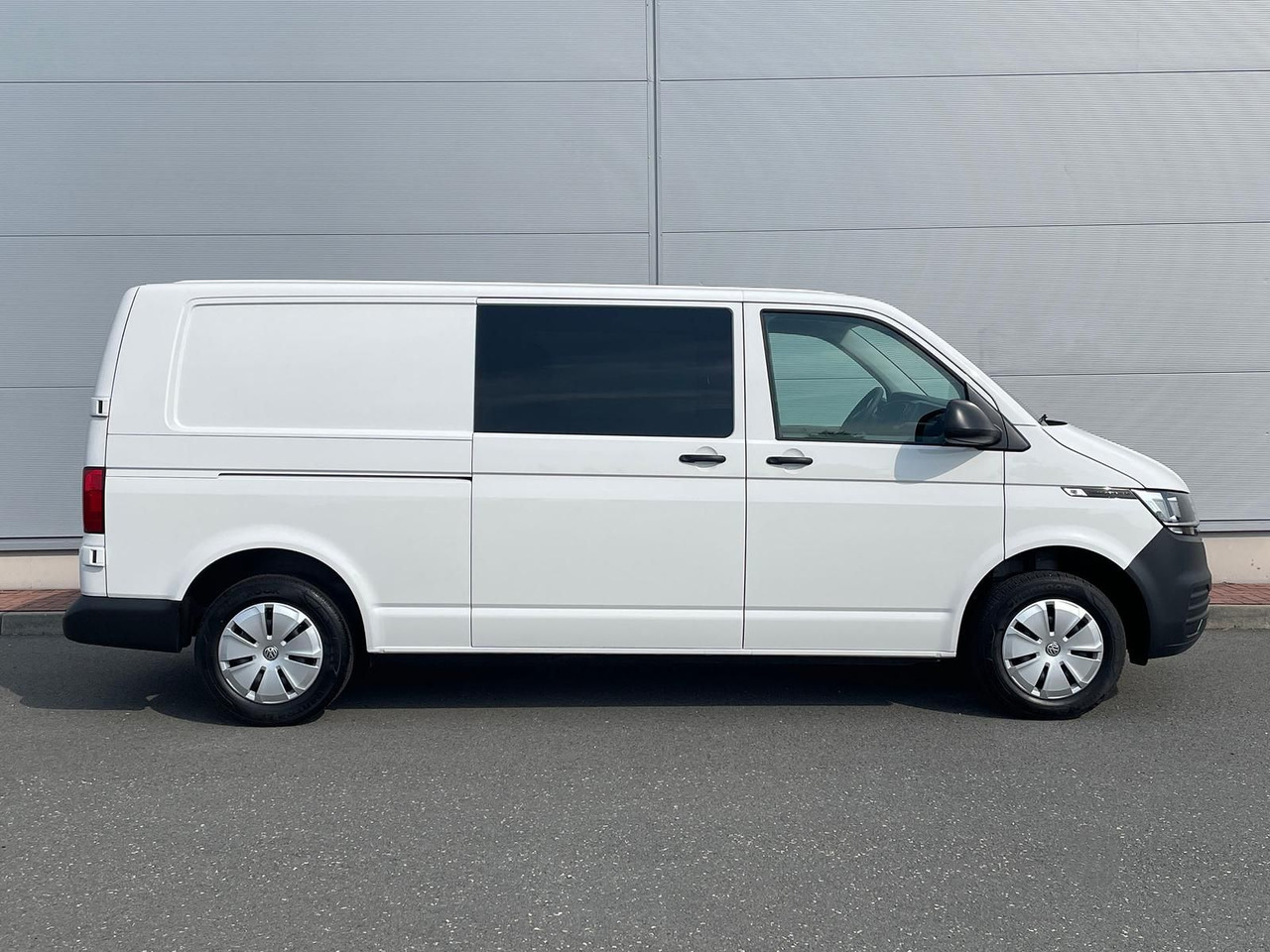Volkswagen T6.1 Transporter MIXTO LR 2.0 TDI KLIMA PDC - Furgón, Furgoneta combi: foto 5 Volkswagen T6.1 Transporter MIXTO LR 2.0 TDI KLIMA PDC - Furgón, Furgoneta combi: foto 5