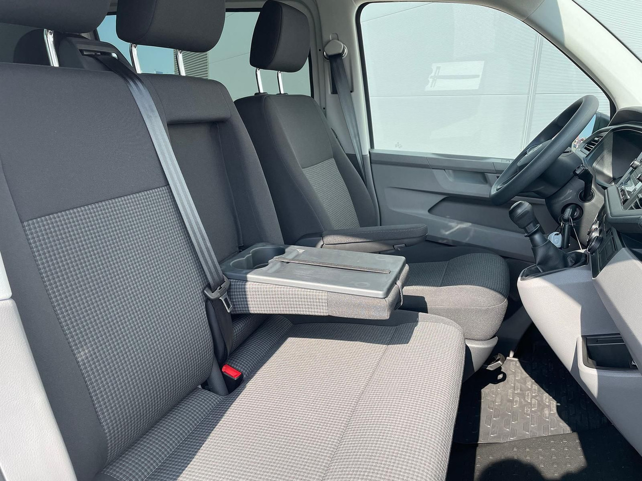 Furgón, Furgoneta combi Volkswagen T6.1 Transporter MIXTO LR 2.0 TDI KLIMA PDC: foto 12 Furgón, Furgoneta combi Volkswagen T6.1 Transporter MIXTO LR 2.0 TDI KLIMA PDC: foto 12