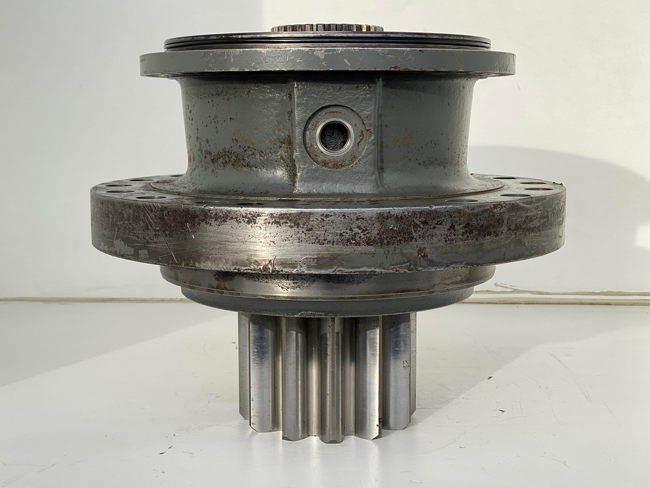 Liebherr Abtriebswellengehäuse ID-Nr.90018934 mit Abtriebswelle ID-Nr.90204999. SAT275/260 - SAT275/261 - SAT275/266 - SAT275/289. #1788#1730# - Caja de cambios para Maquinaria de construcción: foto 1 Liebherr Abtriebswellengehäuse ID-Nr.90018934 mit Abtriebswelle ID-Nr.90204999. SAT275/260 - SAT275/261 - SAT275/266 - SAT275/289. #1788#1730# - Caja de cambios para Maquinaria de construcción: foto 1