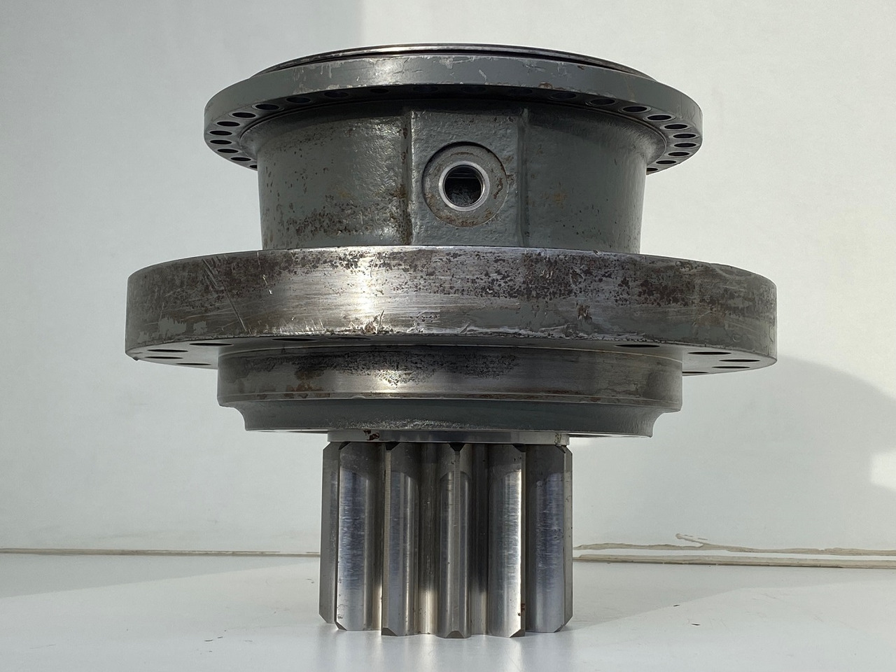 Liebherr Abtriebswellengehäuse ID-Nr.90018934 mit Abtriebswelle ID-Nr.90204999. SAT275/260 - SAT275/261 - SAT275/266 - SAT275/289. #1788#1730# - Caja de cambios para Maquinaria de construcción: foto 2 Liebherr Abtriebswellengehäuse ID-Nr.90018934 mit Abtriebswelle ID-Nr.90204999. SAT275/260 - SAT275/261 - SAT275/266 - SAT275/289. #1788#1730# - Caja de cambios para Maquinaria de construcción: foto 2