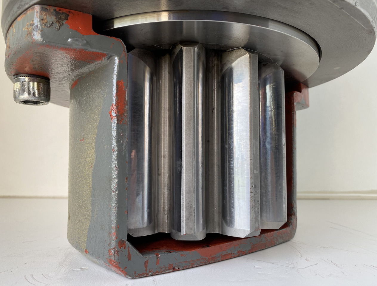 Reductor de giro para Maquinaria de construcción Liebherr Abtriebswellengehäuse ID-Nr.9441707 mit Abtriebswelle ID-Nr.9441713.  SAT300/213 - SAT300/225 - SAT375/219.  A900 C-LI, A944 B-LI, E942,LOS942,LOS944,P942,P944,R942,R944, R944B.  #AB.1555#: foto 15