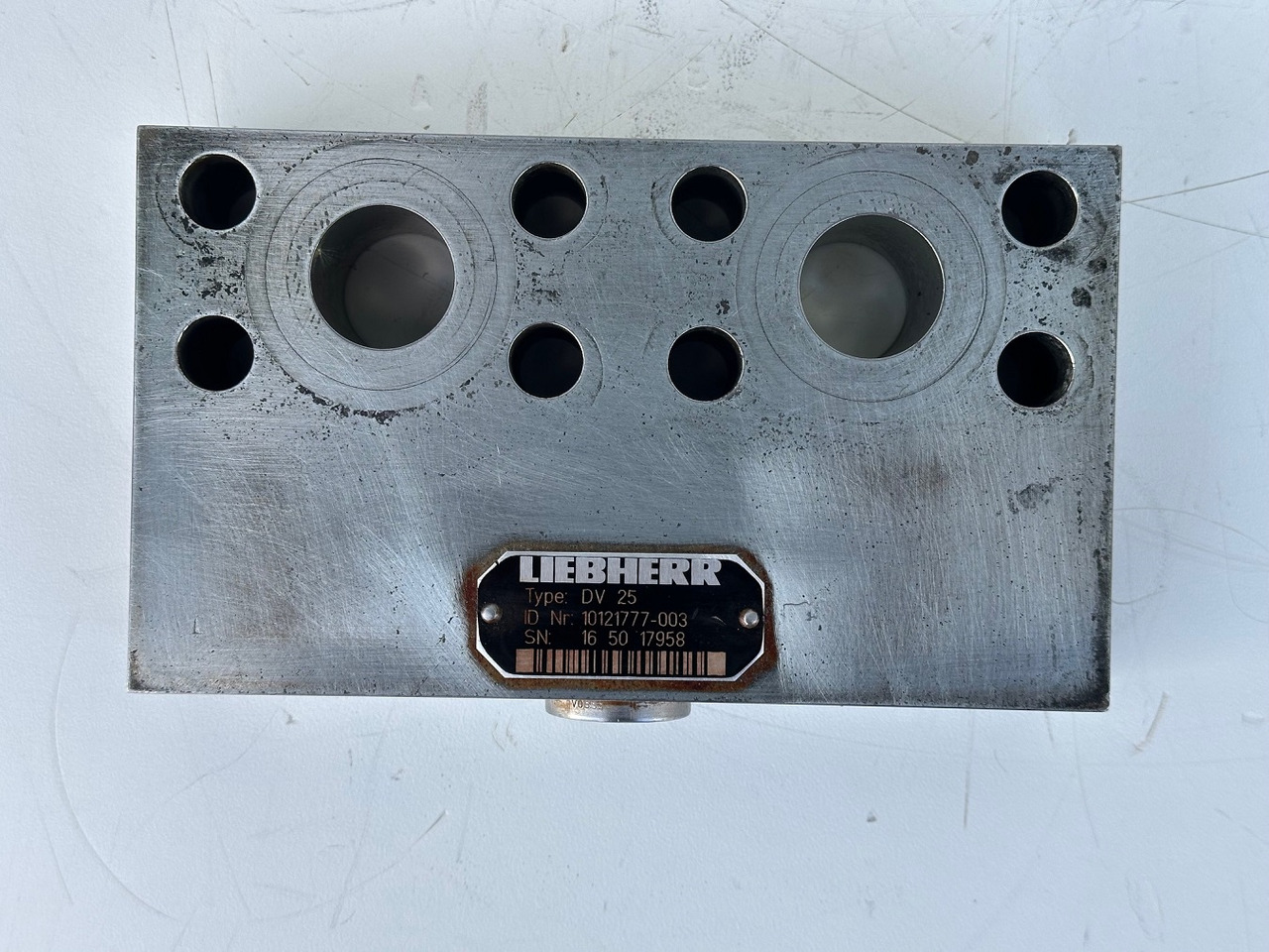 Liebherr Dämpfungsventil ID-Nr.10121777. P924 COMP, P926, R926, R916, R922, R924 COMP, R924, R926 COMP, R926, R930, R936, R946, R950 T, R960 T. #10121777.43199# - Reductor de giro para Maquinaria de construcción: foto 5 Liebherr Dämpfungsventil ID-Nr.10121777. P924 COMP, P926, R926, R916, R922, R924 COMP, R924, R926 COMP, R926, R930, R936, R946, R950 T, R960 T. #10121777.43199# - Reductor de giro para Maquinaria de construcción: foto 5