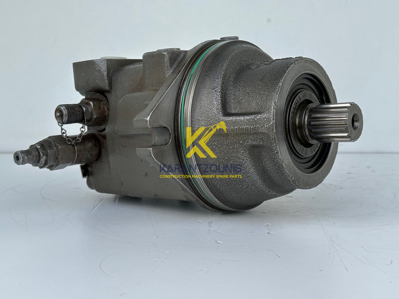 Liebherr Hydraulikeinbaumotor Typ:FMF058, ID-Nr.10122576 - ID-Nr.10145827 - ID-Nr.11371069. LOS1906, P924 COMP , R906, R906 PROTO, R916, R922, R924, R924 COMP, R926 COMP, R926 K LC. #11371069.43199# - Reductor de giro para Maquinaria de construcción: foto 2 Liebherr Hydraulikeinbaumotor Typ:FMF058, ID-Nr.10122576 - ID-Nr.10145827 - ID-Nr.11371069. LOS1906, P924 COMP , R906, R906 PROTO, R916, R922, R924, R924 COMP, R926 COMP, R926 K LC. #11371069.43199# - Reductor de giro para Maquinaria de construcción: foto 2