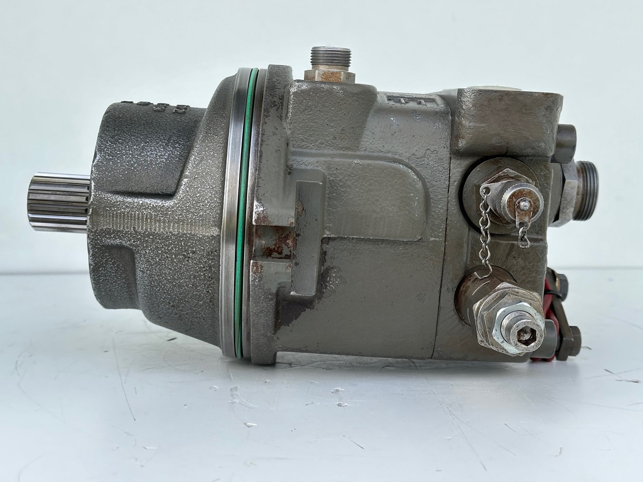 Liebherr Hydraulikeinbaumotor Typ:FMF058, ID-Nr.10122576 - ID-Nr.10145827 - ID-Nr.11371069. LOS1906, P924 COMP , R906, R906 PROTO, R916, R922, R924, R924 COMP, R926 COMP, R926 K LC. #11371069.43199# - Reductor de giro para Maquinaria de construcción: foto 5 Liebherr Hydraulikeinbaumotor Typ:FMF058, ID-Nr.10122576 - ID-Nr.10145827 - ID-Nr.11371069. LOS1906, P924 COMP , R906, R906 PROTO, R916, R922, R924, R924 COMP, R926 COMP, R926 K LC. #11371069.43199# - Reductor de giro para Maquinaria de construcción: foto 5