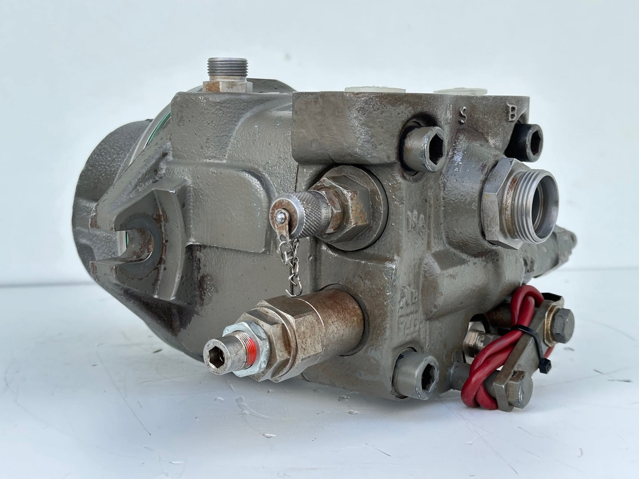 Liebherr Hydraulikeinbaumotor Typ:FMF058, ID-Nr.10122576 - ID-Nr.10145827 - ID-Nr.11371069. LOS1906, P924 COMP , R906, R906 PROTO, R916, R922, R924, R924 COMP, R926 COMP, R926 K LC. #11371069.43199# - Reductor de giro para Maquinaria de construcción: foto 3 Liebherr Hydraulikeinbaumotor Typ:FMF058, ID-Nr.10122576 - ID-Nr.10145827 - ID-Nr.11371069. LOS1906, P924 COMP , R906, R906 PROTO, R916, R922, R924, R924 COMP, R926 COMP, R926 K LC. #11371069.43199# - Reductor de giro para Maquinaria de construcción: foto 3