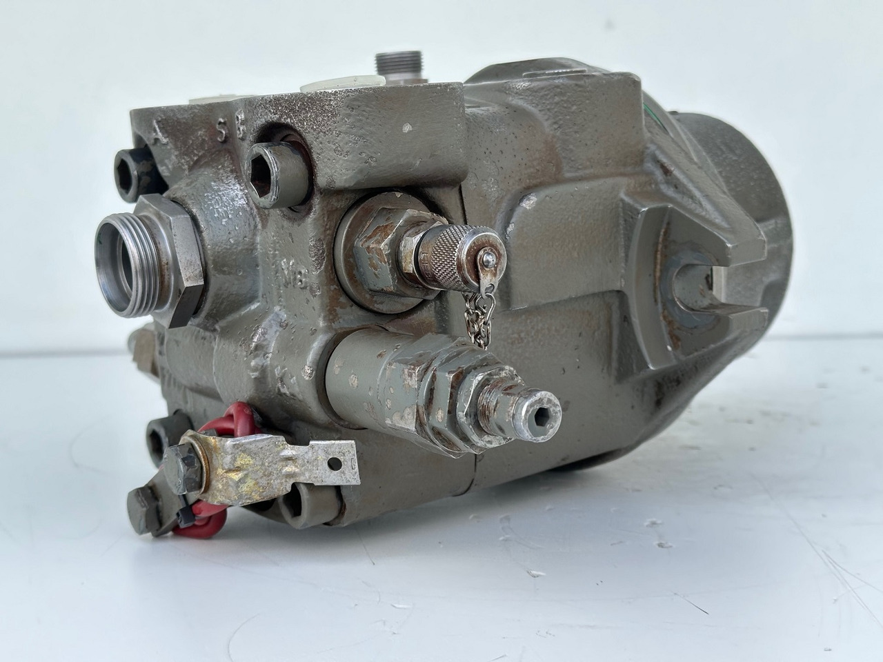 Liebherr Hydraulikeinbaumotor Typ:FMF058, ID-Nr.10122576 - ID-Nr.10145827 - ID-Nr.11371069. LOS1906, P924 COMP , R906, R906 PROTO, R916, R922, R924, R924 COMP, R926 COMP, R926 K LC. #11371069.43199# - Reductor de giro para Maquinaria de construcción: foto 4 Liebherr Hydraulikeinbaumotor Typ:FMF058, ID-Nr.10122576 - ID-Nr.10145827 - ID-Nr.11371069. LOS1906, P924 COMP , R906, R906 PROTO, R916, R922, R924, R924 COMP, R926 COMP, R926 K LC. #11371069.43199# - Reductor de giro para Maquinaria de construcción: foto 4