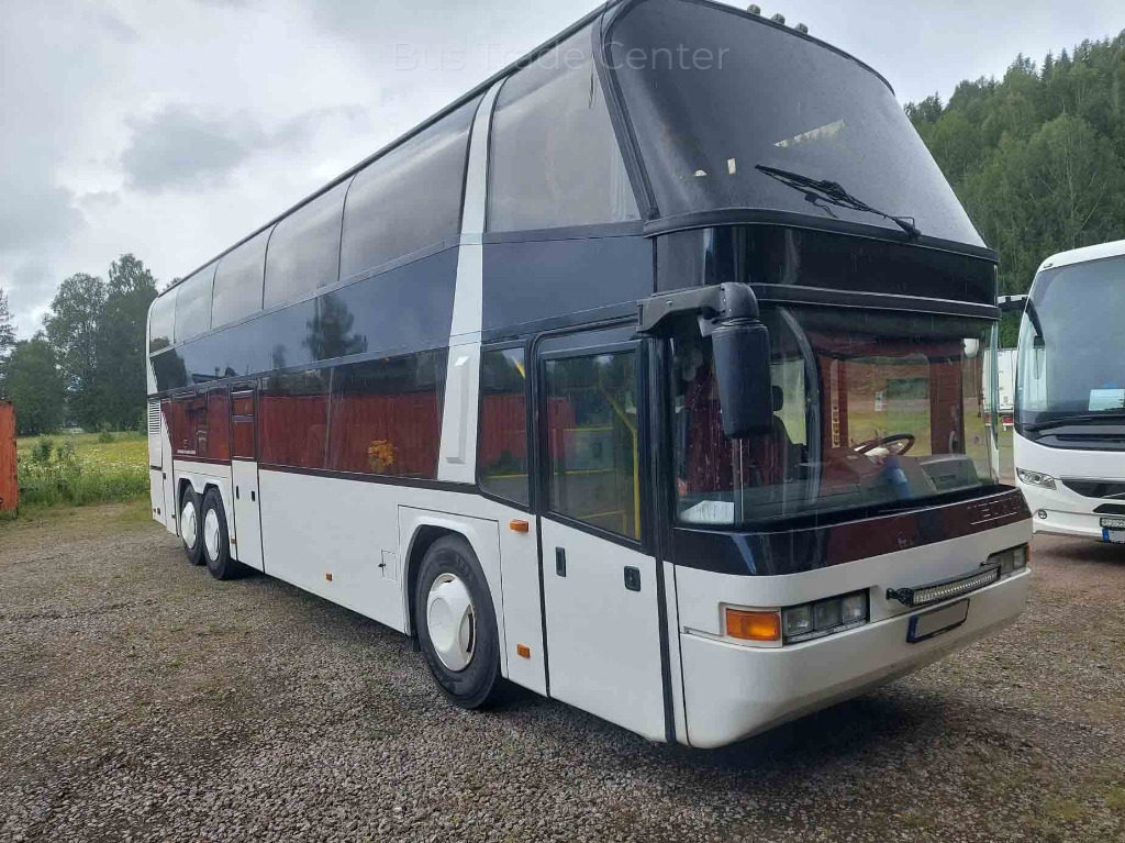 NEOPLAN Skyliner N122/3 - Autocar: foto 1 NEOPLAN Skyliner N122/3 - Autocar: foto 1
