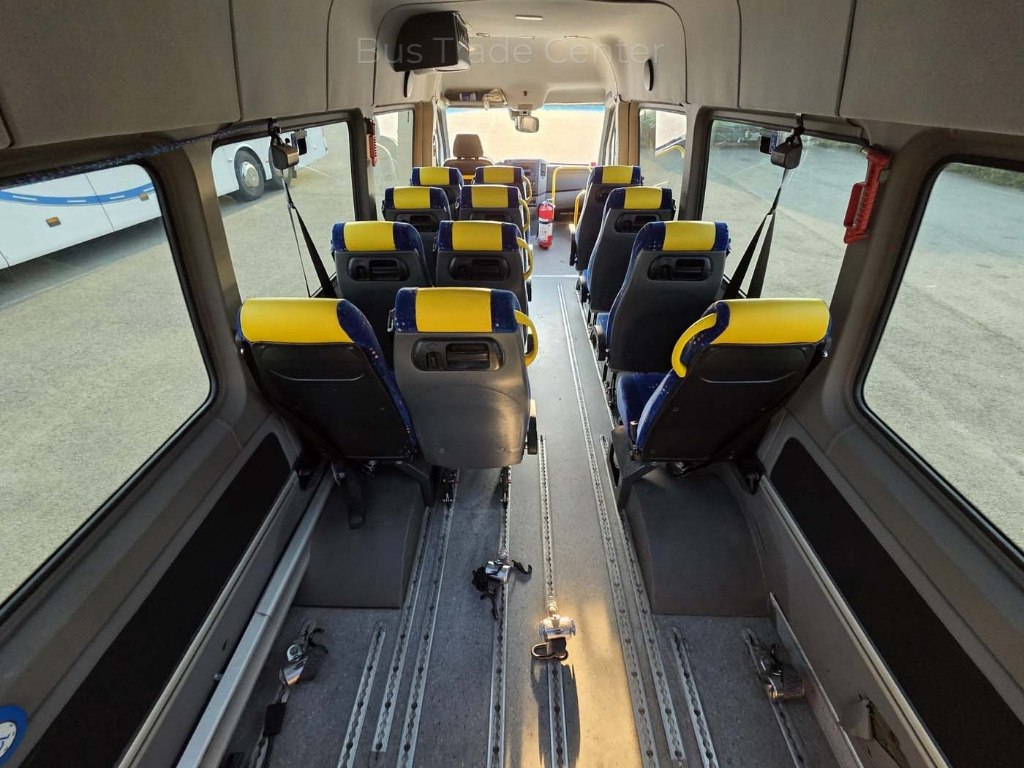 VOLKSWAGEN Crafter 50 LR // 2 units with lift - Minibús, Furgoneta de pasajeros: foto 5 VOLKSWAGEN Crafter 50 LR // 2 units with lift - Minibús, Furgoneta de pasajeros: foto 5