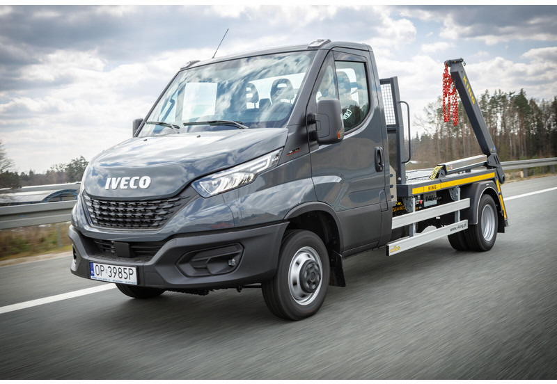 Iveco Daily 70C18 + KING Bramowiec / Skiploader / Absetzkipper - Camión portacontenedor de cadenas: foto 2 Iveco Daily 70C18 + KING Bramowiec / Skiploader / Absetzkipper - Camión portacontenedor de cadenas: foto 2
