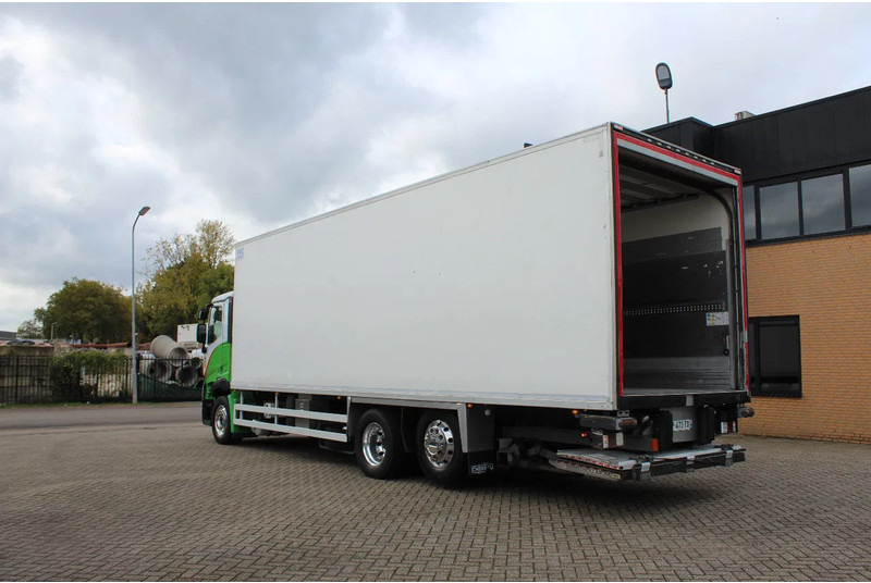 Renault T430 * RETARDER * EURO6 * CHEREAU * CARRIER SUPRA 1250MT * 6X2 * - Camión frigorífico: foto 2 Renault T430 * RETARDER * EURO6 * CHEREAU * CARRIER SUPRA 1250MT * 6X2 * - Camión frigorífico: foto 2