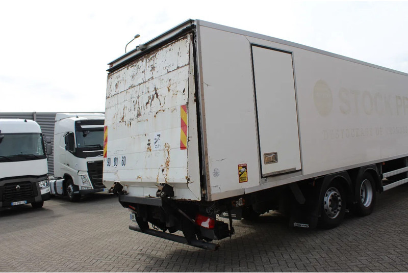 Scania P320 * EURO5 * 6X2 * CARRIER SUPRA 750 * MANUAL * - Camión frigorífico: foto 5 Scania P320 * EURO5 * 6X2 * CARRIER SUPRA 750 * MANUAL * - Camión frigorífico: foto 5