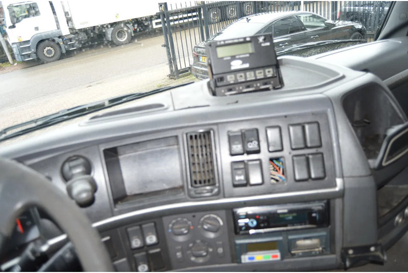 Camión frigorífico Volvo FM 370 * EURO5 * CARRIER SUPRA 950 SILENT * 6X2 *: foto 18