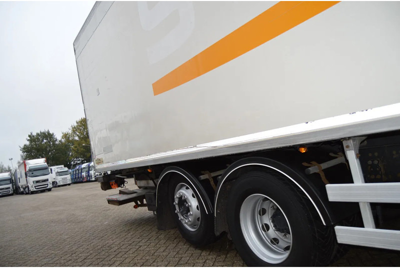 Camión frigorífico Volvo FM 370 * EURO5 * CARRIER SUPRA 950 SILENT * 6X2 *: foto 9