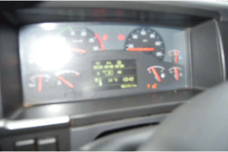 Camión frigorífico Volvo FM 370 * EURO5 * CARRIER SUPRA 950 SILENT * 6X2 *: foto 17