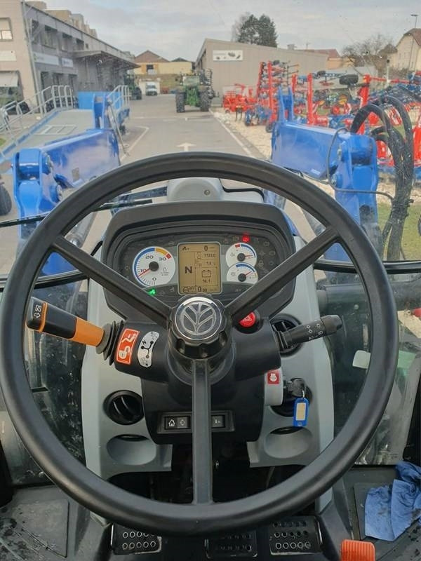 New Holland T 5.115 - Tractor: foto 4 New Holland T 5.115 - Tractor: foto 4