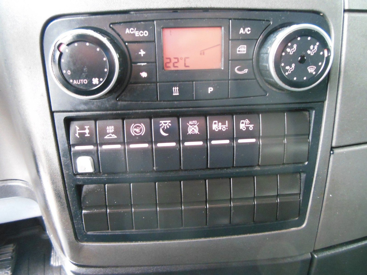 Foto del interior 1: Cabeza tractora MAN TGX 18.480 LLS-U, LOWDECK + KRONE MEGA MAN TGX 18.480 LLS-U, LOWDECK