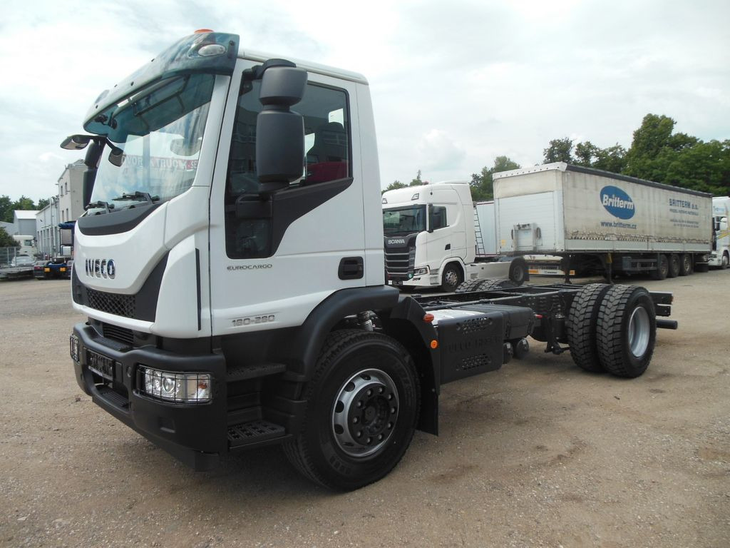 Iveco EUROCARGO ML 180E28/P, PTO - Camión chasis: foto 1 Iveco EUROCARGO ML 180E28/P, PTO - Camión chasis: foto 1